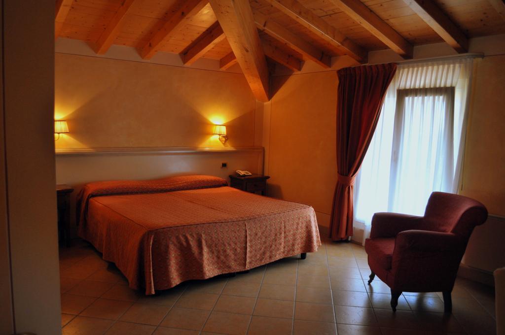 Hotel La Corte Bedizzole Pokoj fotografie