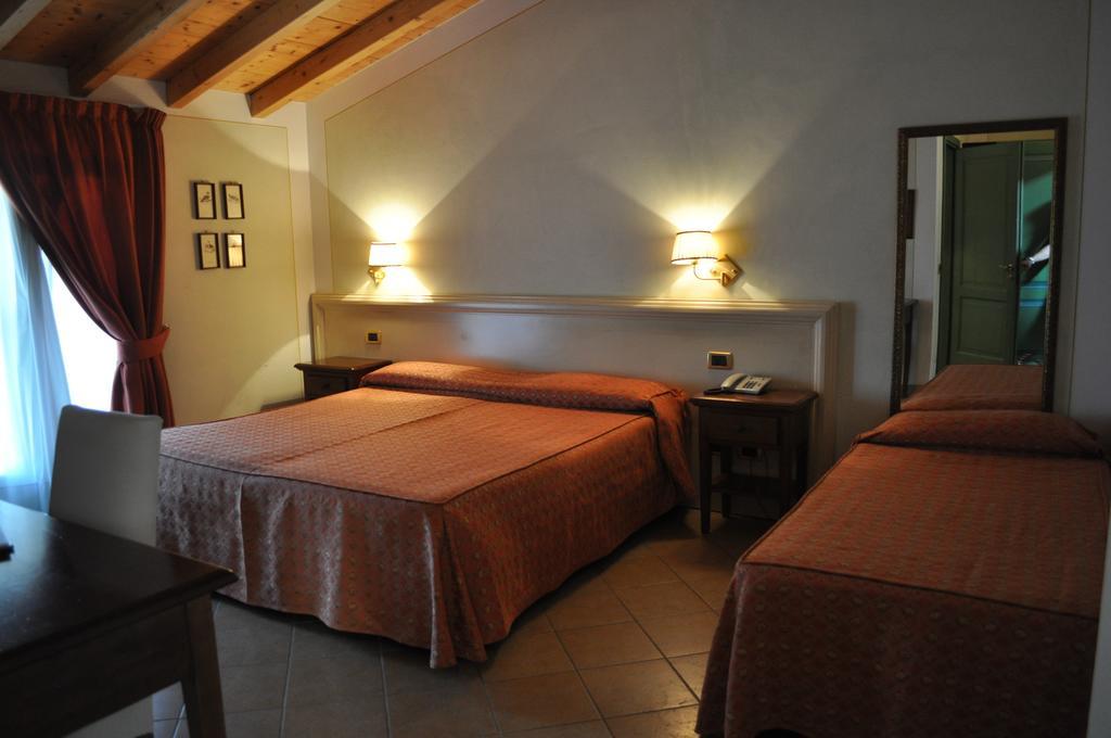 Hotel La Corte Bedizzole Pokoj fotografie