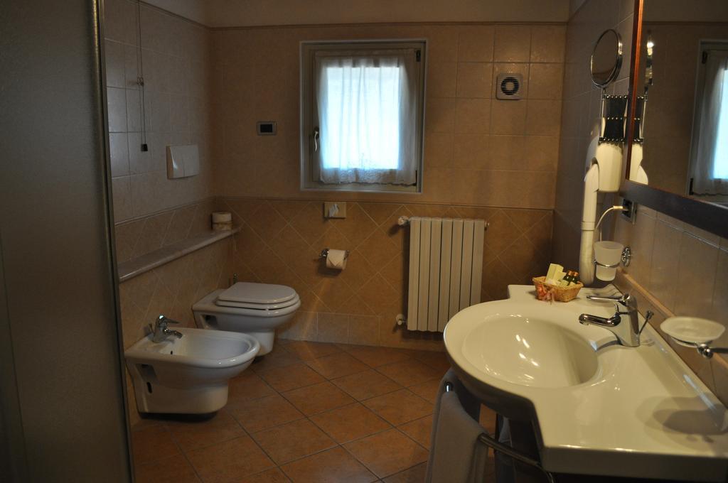 Hotel La Corte Bedizzole Pokoj fotografie